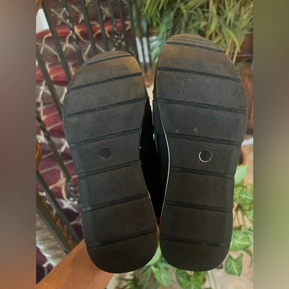 - Weeboo sneakers boys 7. Very good condition. Black blue red. Yellow water shoe